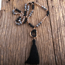 Cargar imagen en el visor de la galería, Semi-precious-Stone-Pendant-Necklace.jpg