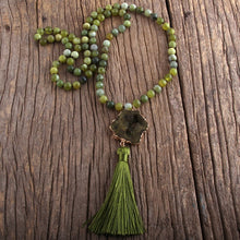 Cargar imagen en el visor de la galería, Semi-precious-Stone-Pendant-Necklace.jpg
