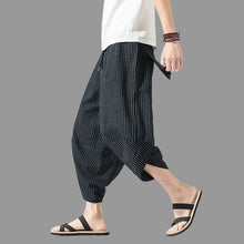 Cargar imagen en el visor de la galería, Men's Striped Color and Graphic Capri Pants