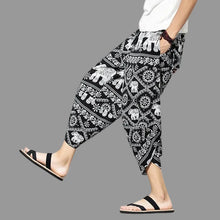 Cargar imagen en el visor de la galería, Men's Striped Color and Graphic Capri Pants