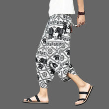 Cargar imagen en el visor de la galería, Men's Striped Color and Graphic Capri Pants
